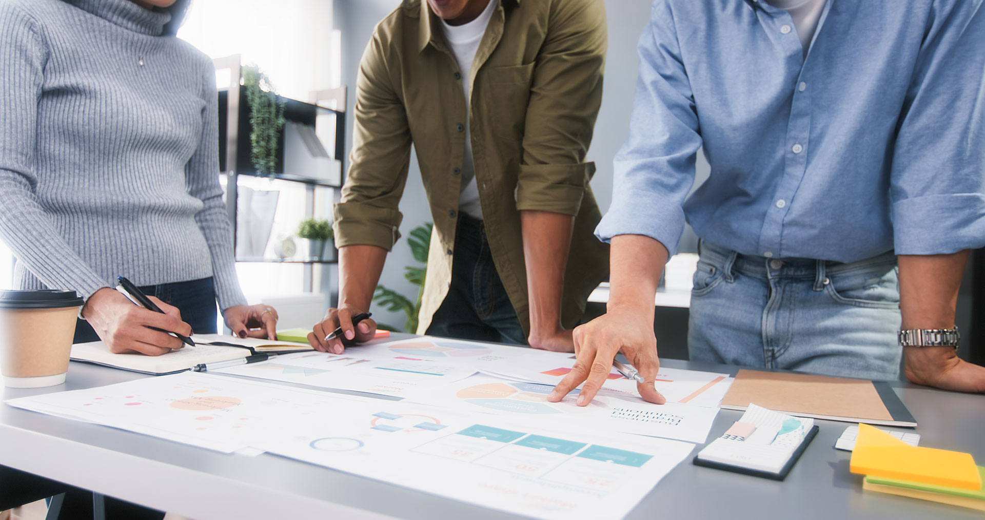 L'équipe de recrutement planifie efficacement sa stratégie de recrutement pour la nouvelle année.