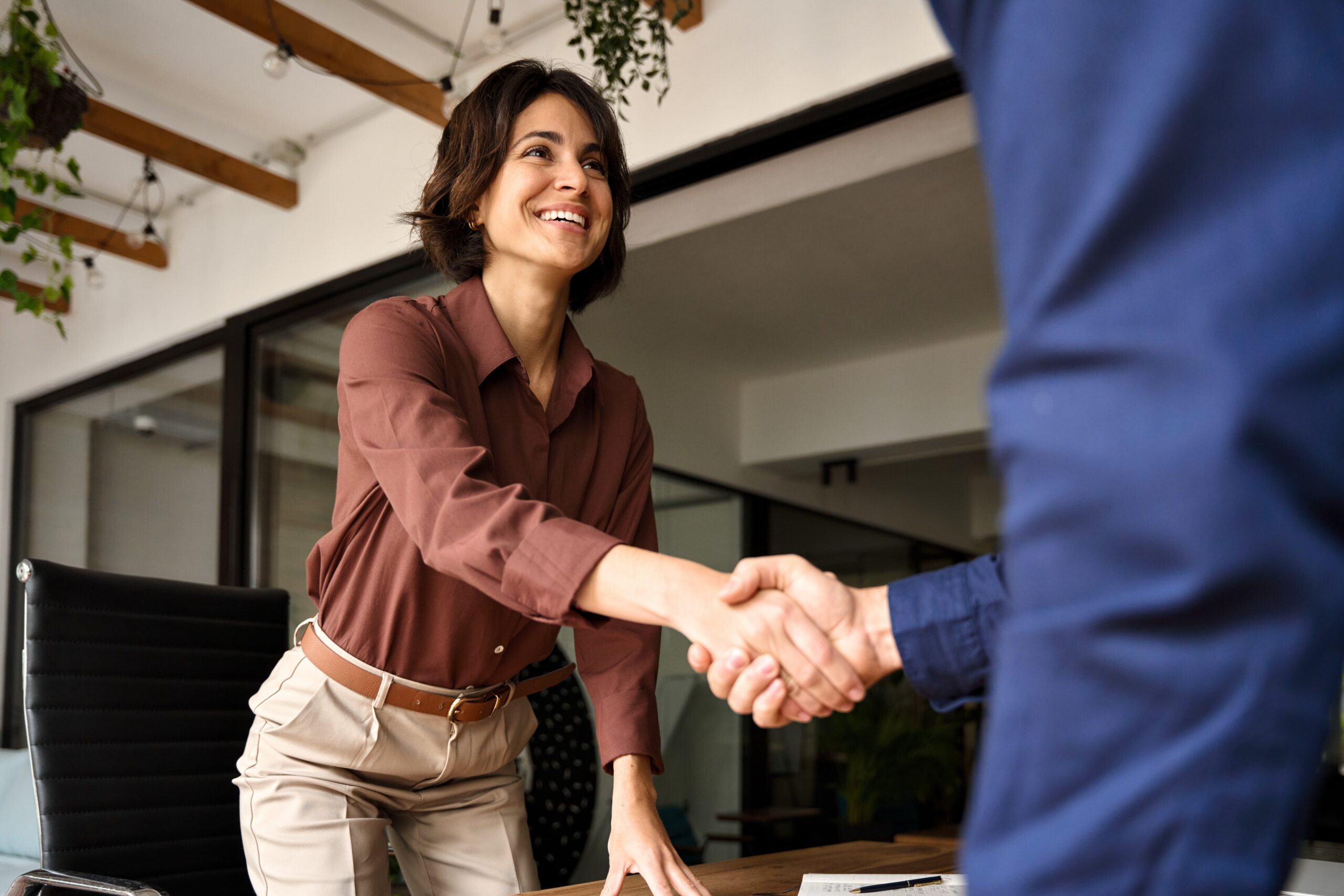 Sales leader offering a position to a sales expert in a slow economy